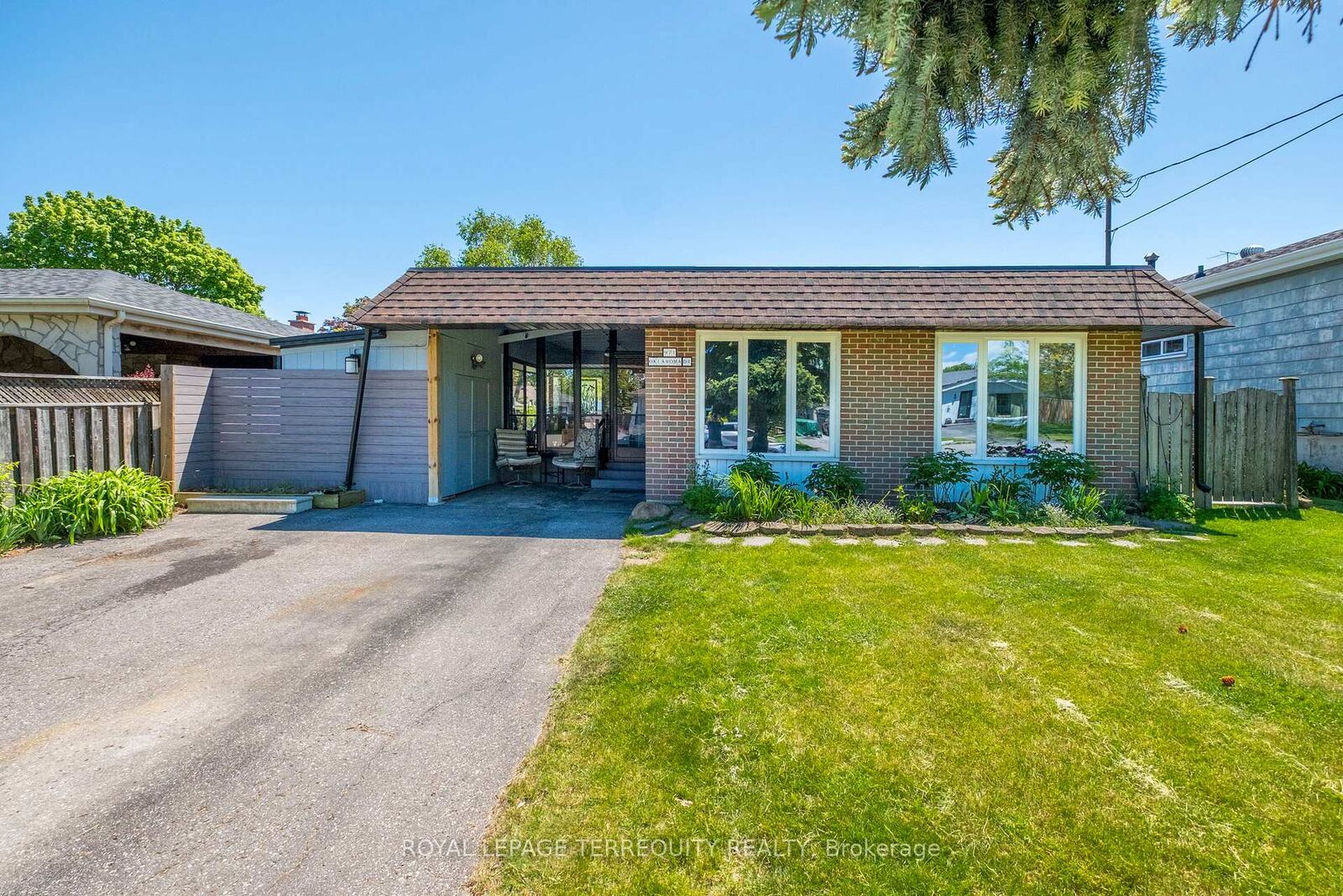Property Photo: 971 Oklahoma Drive ON L1W 2H8