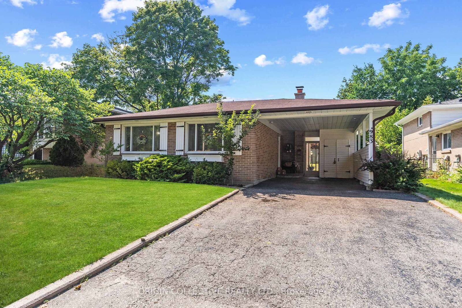 Property Photo:  983 Parthia Crescent  ON L4Y 2K9 