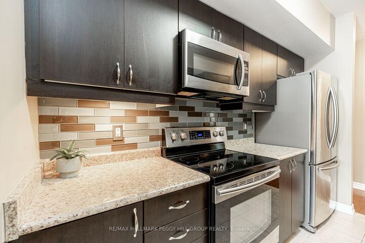 Property Photo:  39 Ferndale Drive S 112  ON L4N 5T5 