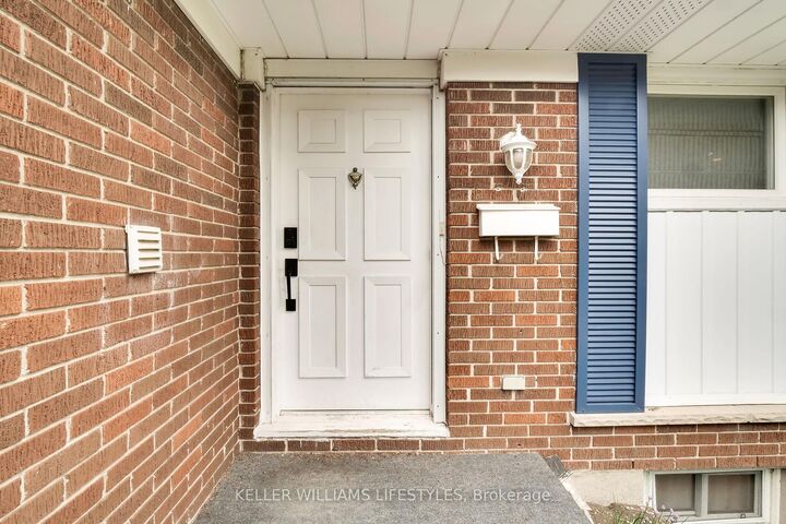 Property Photo: 43 Finsbury Crescent ON N6G 2B3