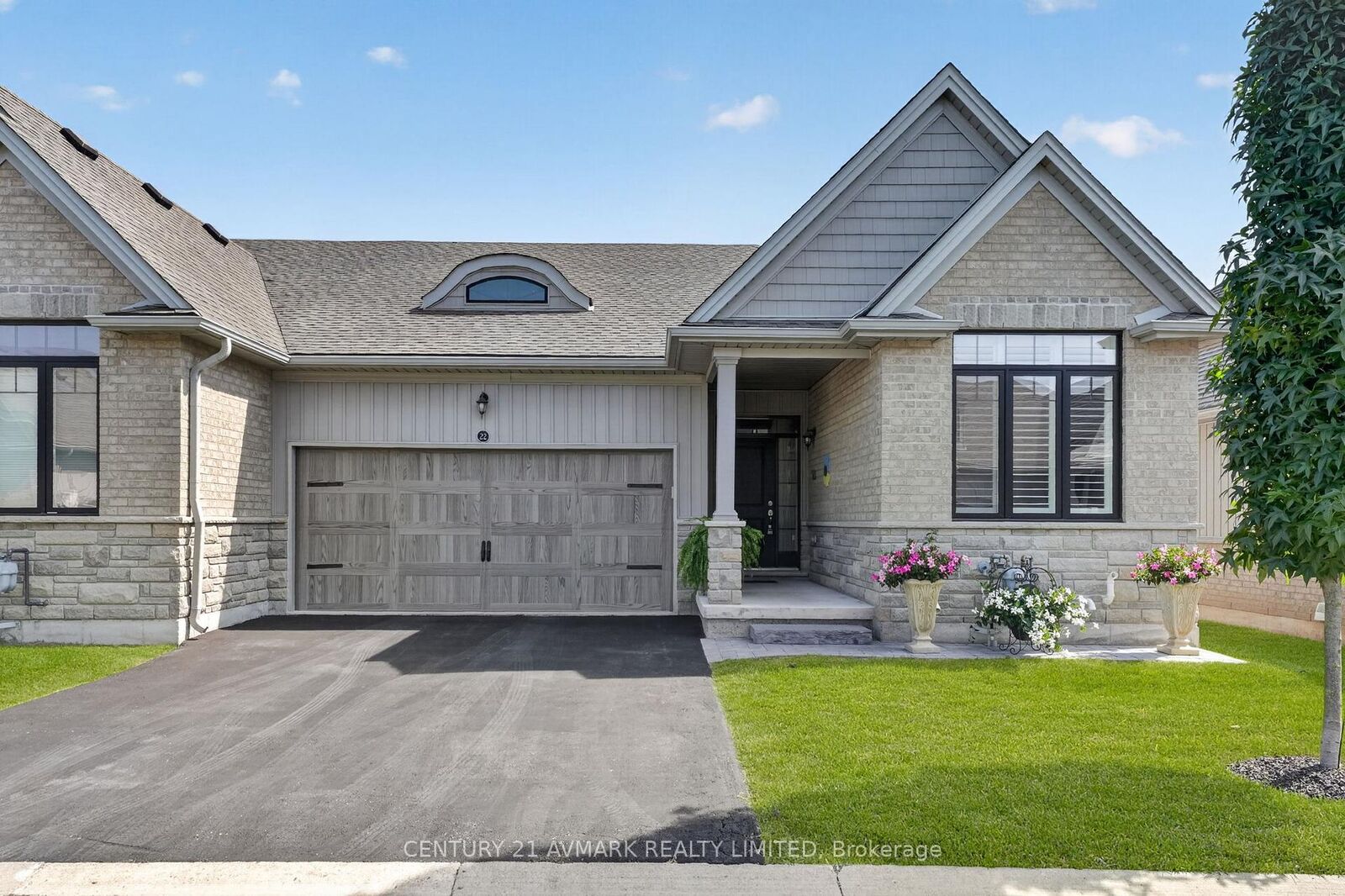 Property Photo: 22 Borden Trail ON L3C 0H1
