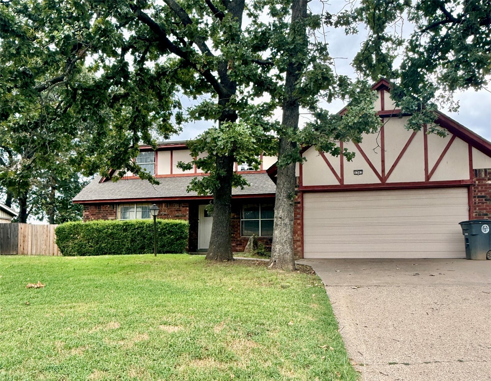 Property Photo:  1741 W Young Street W  OK 74127 
