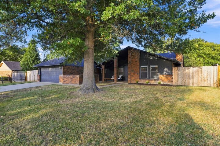 Property Photo:  303 E Gawf Lane  OK 74403 