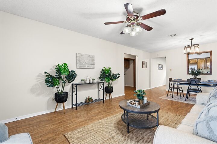 Property Photo: 1419 N Stoneridge Manor OK 73401
