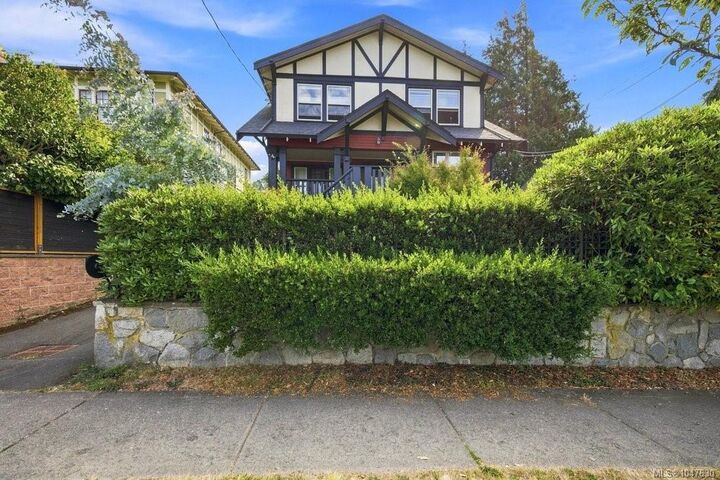 307 Moss St #2 — photo 1