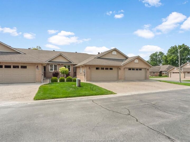 Property Photo: 85 Crosswinds Boulevard 5 ON N9Y 4B1