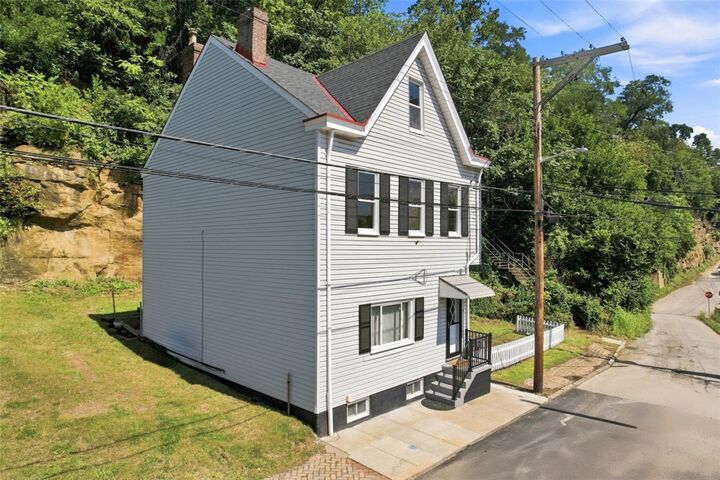 Property Photo: 1042 Goehring St PA 15212