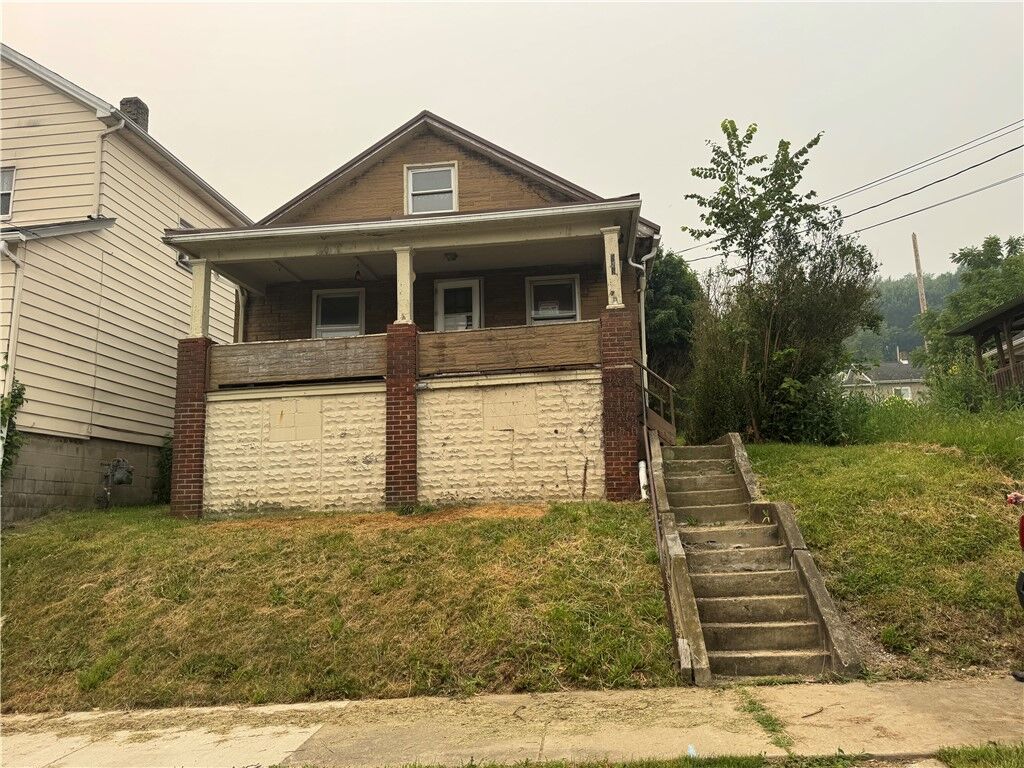 Property Photo:  323 Summit Ave  PA 16117 