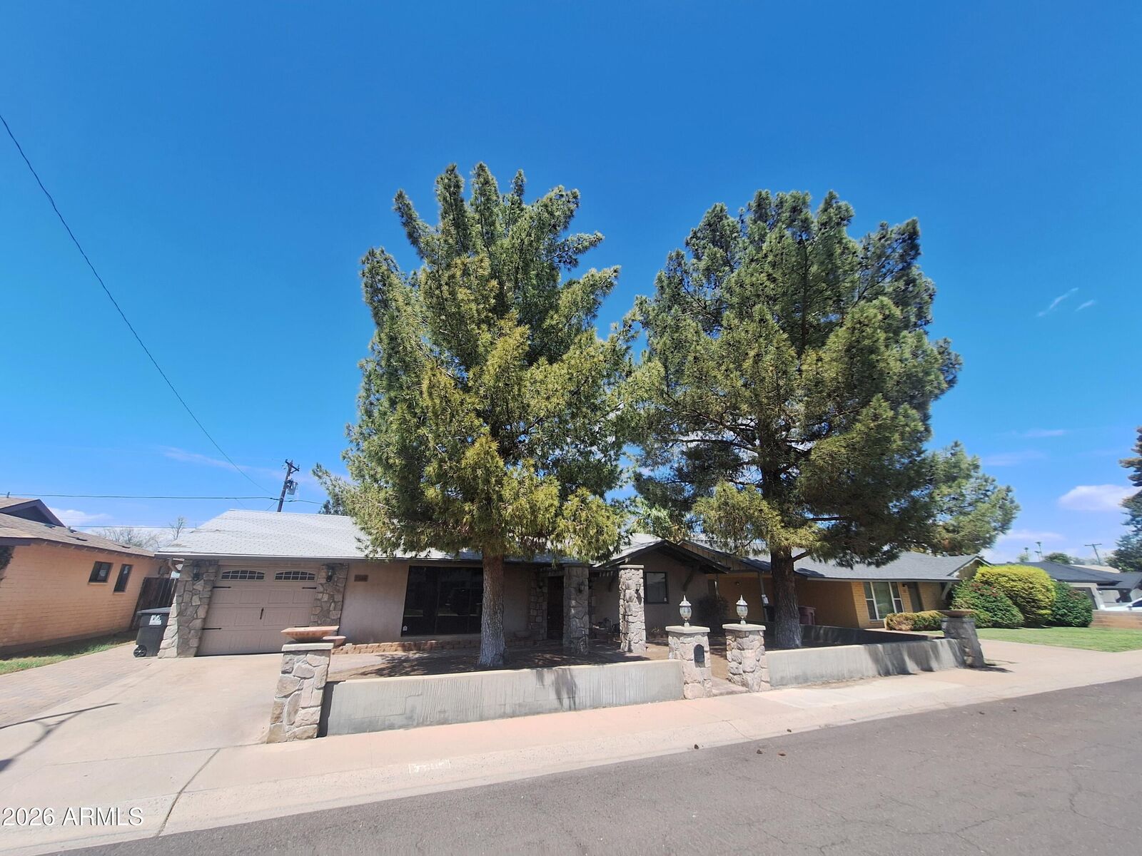 Property Photo: 7508 E Cambridge Avenue AZ 85257