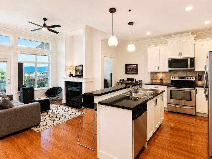 9108 Mary Street 401 — photo 1