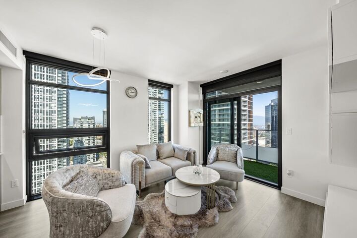 Property Photo:  6608 Sussex Avenue 2404  BC V5H 0M3 