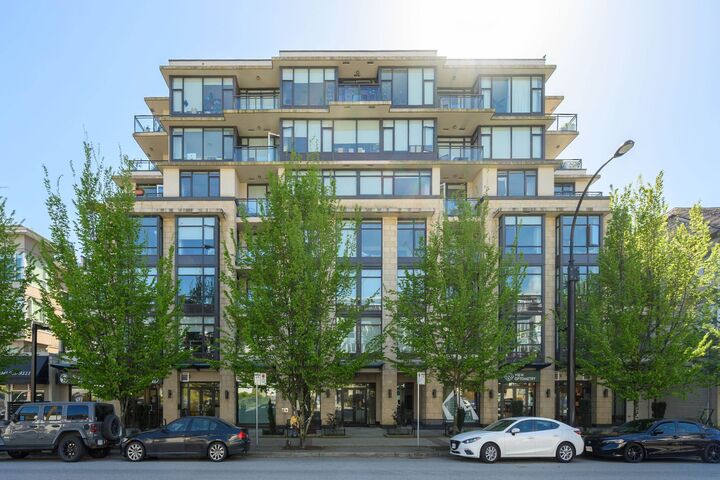 131 E 3rd Street 504 — photo 1