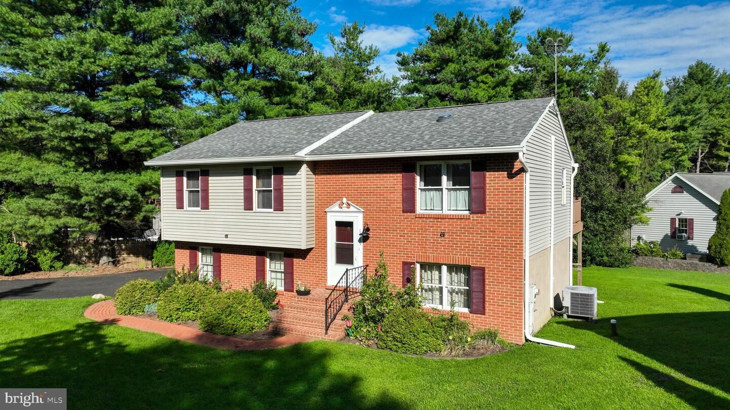 Property Photo:  1189 Ridge Avenue  PA 17512 