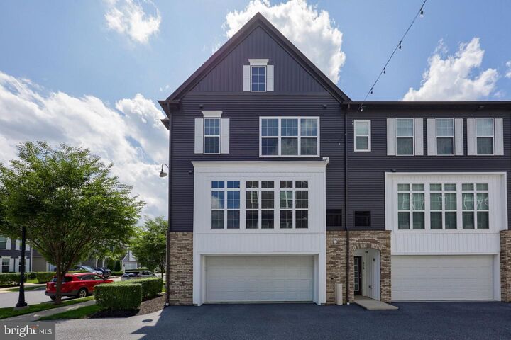 Property Photo:  812 Mayer Place  PA 17601 