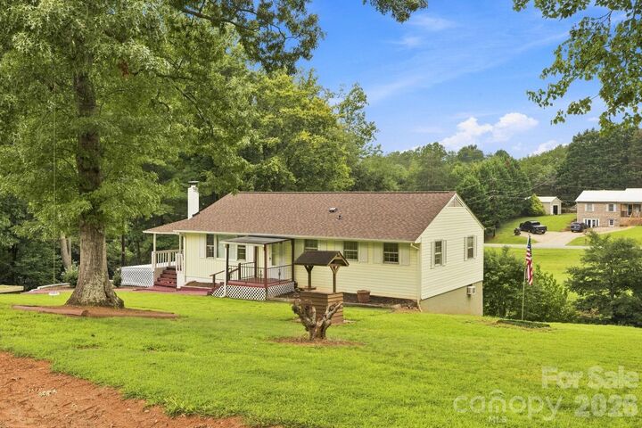Property Photo: 1714 Lazenby Street NC 28658