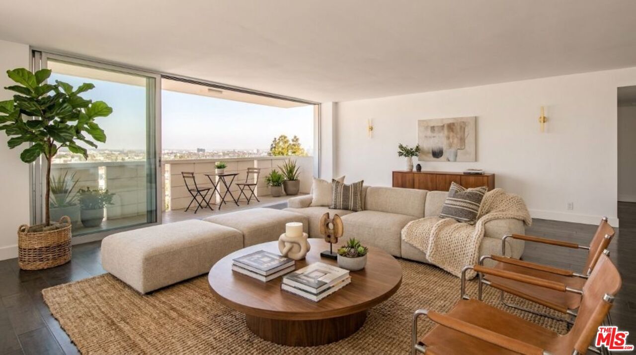 Property Photo: 8787 Shoreham Dr, Unit 604 CA 90069