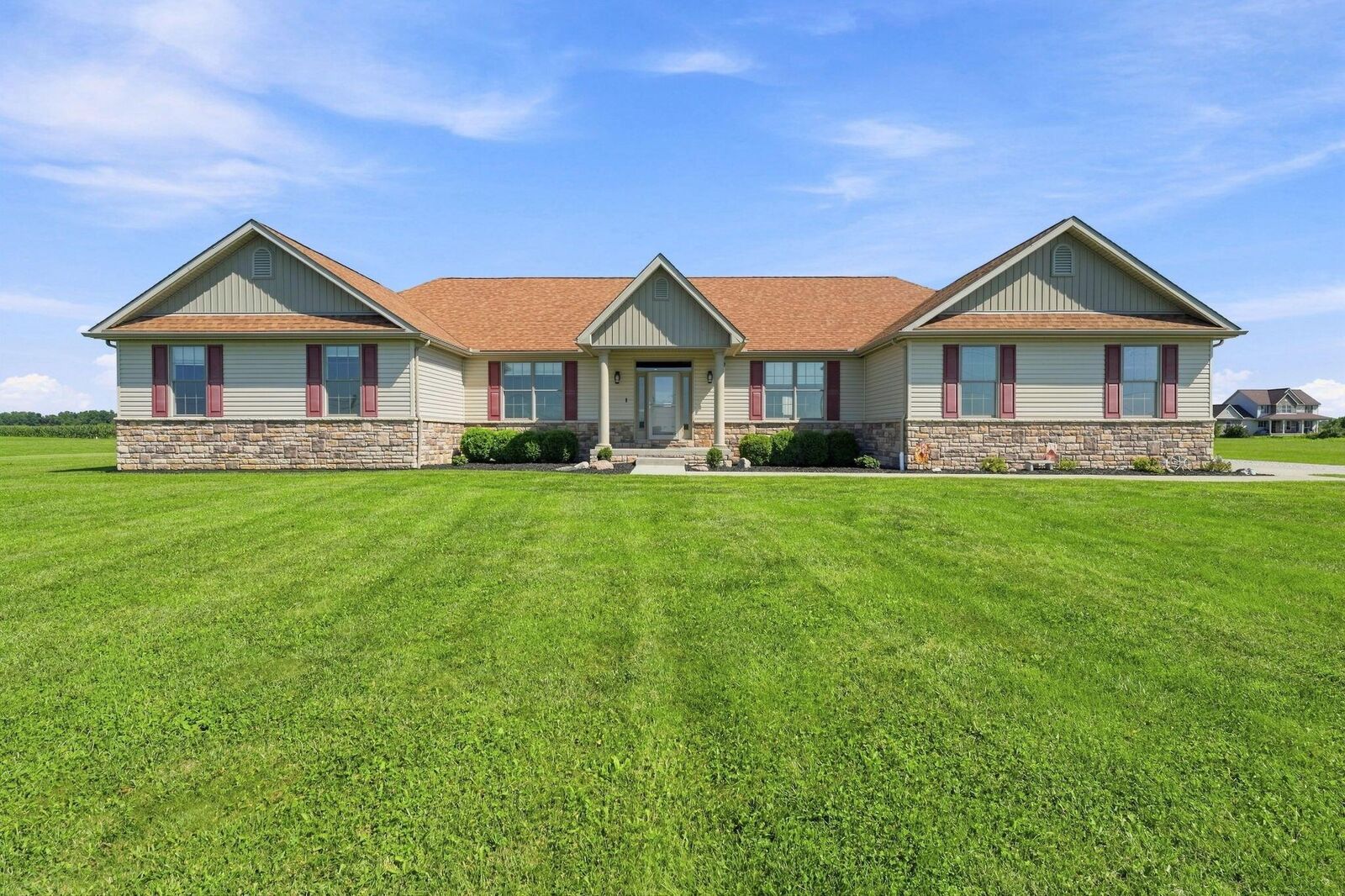 Property Photo: 6548 Basil Western NW Road OH 43112