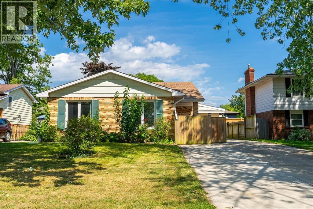 Property Photo: 103 Hanna Crescent ON N7S 4H4