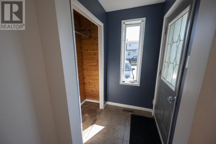 Property Photo: 735 Ernestine Avenue ON P7E 1W9