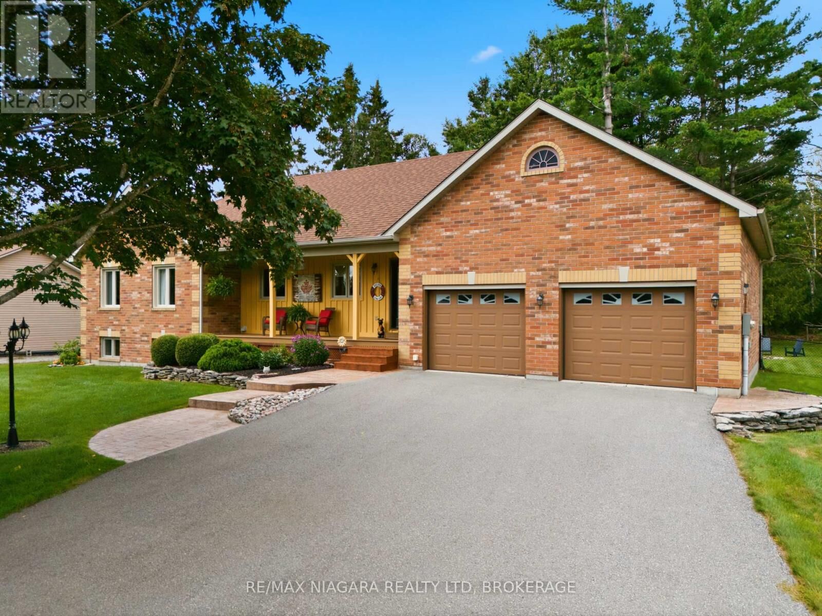 Property Photo:  115 Pinewood Boulevard  ON K0M 2T0 