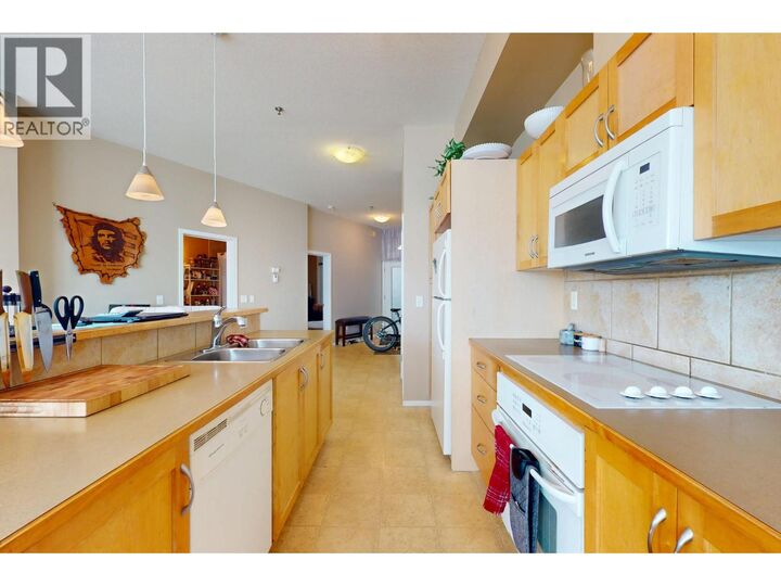 Property Photo: 1327 St Paul Street 212 BC V1Y 2E2