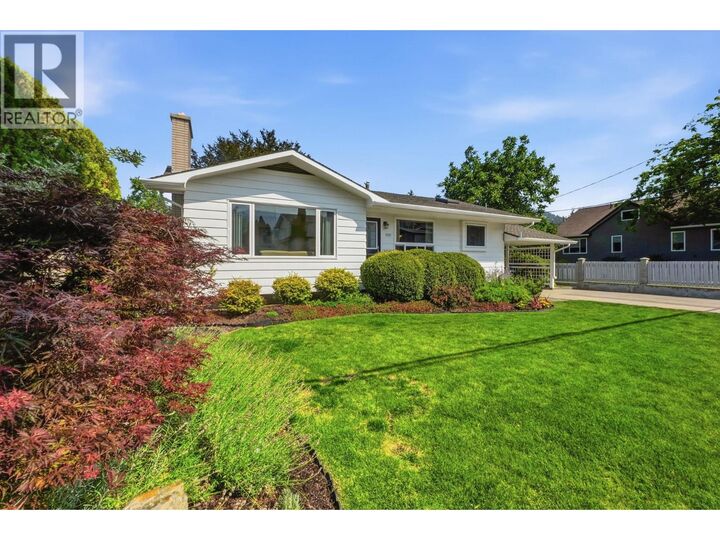Property Photo: 1555 Duncan Avenue East BC V2A 2X7