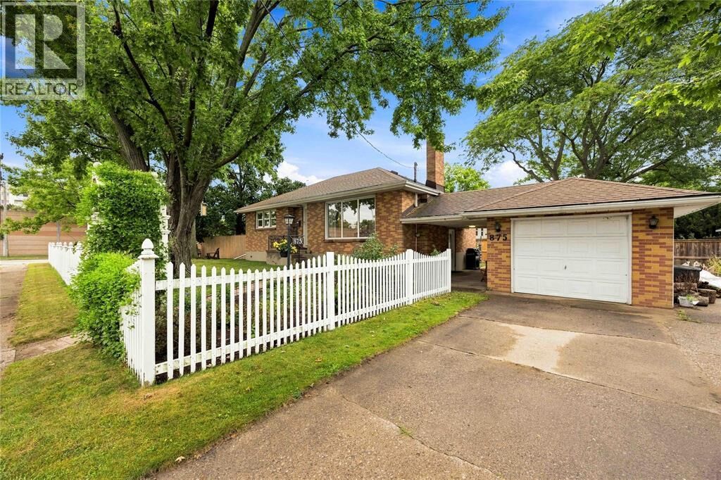Property Photo:  875 Woodland Avenue  ON N7V 3W5 