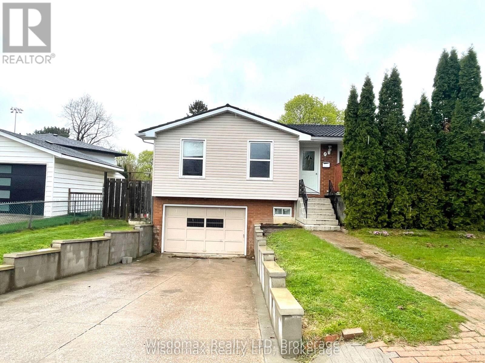 Property Photo:  7 Greenmeadow Court  ON L2P 1X7 