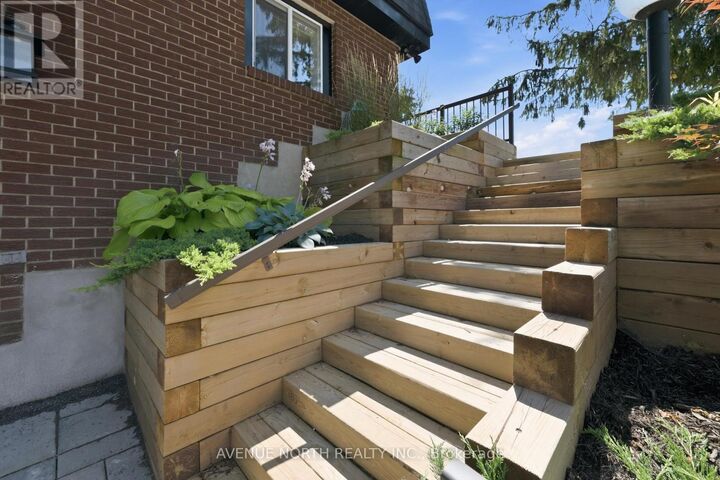 Property Photo:  2 Oberon Street  ON K2H 7X7 