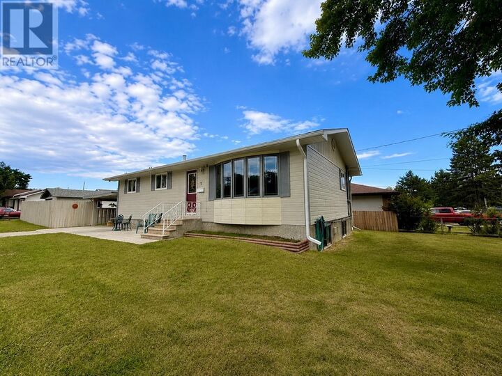 Property Photo: 1 Kirkpatrick Ave ON P9N 4K5