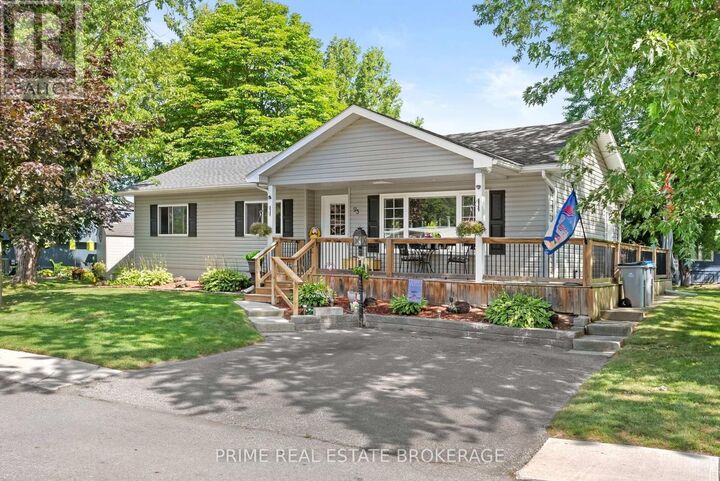 93 Shannon Boulevard — photo 1