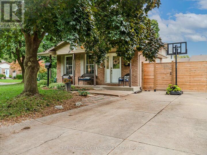 Property Photo: 24 Greenmeadow Court ON L2N 6Y8