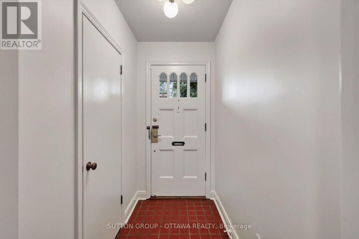 Property Photo: 2253 Alta Vista Drive ON K1H 7L9