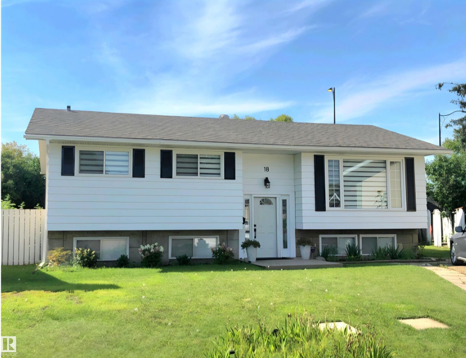 Property Photo: 18 Rosewood Place AB T8A 2H3