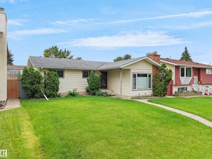 Property Photo:  7435 32 Avenue NW  AB T6K 1J9 