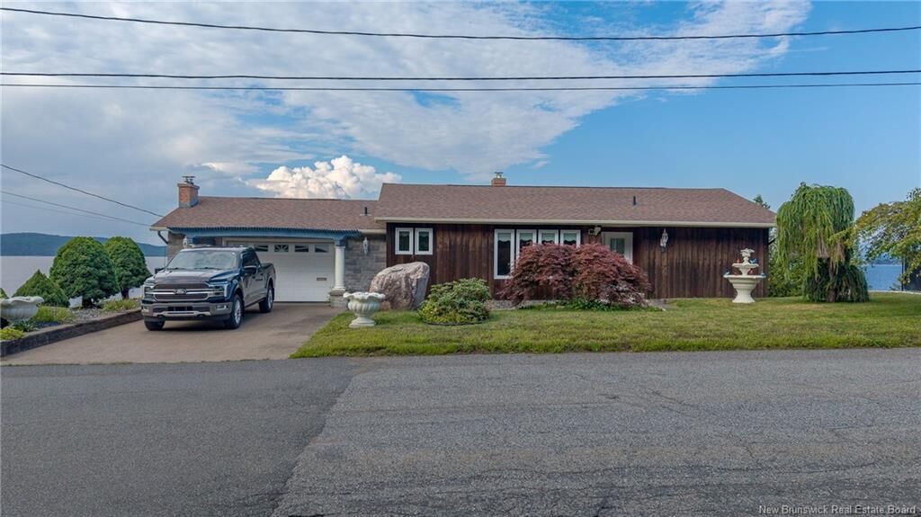 Property Photo:  127 Bay Crescent Drive  NB E2M 6M1 
