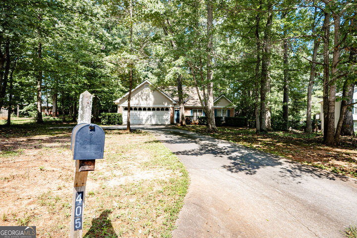 Property Photo:  405 Radcliffe Trace  GA 30016 