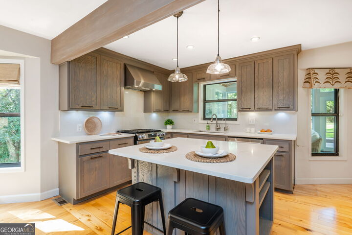 Property Photo: 420 Stonebridge Drive GA 30075