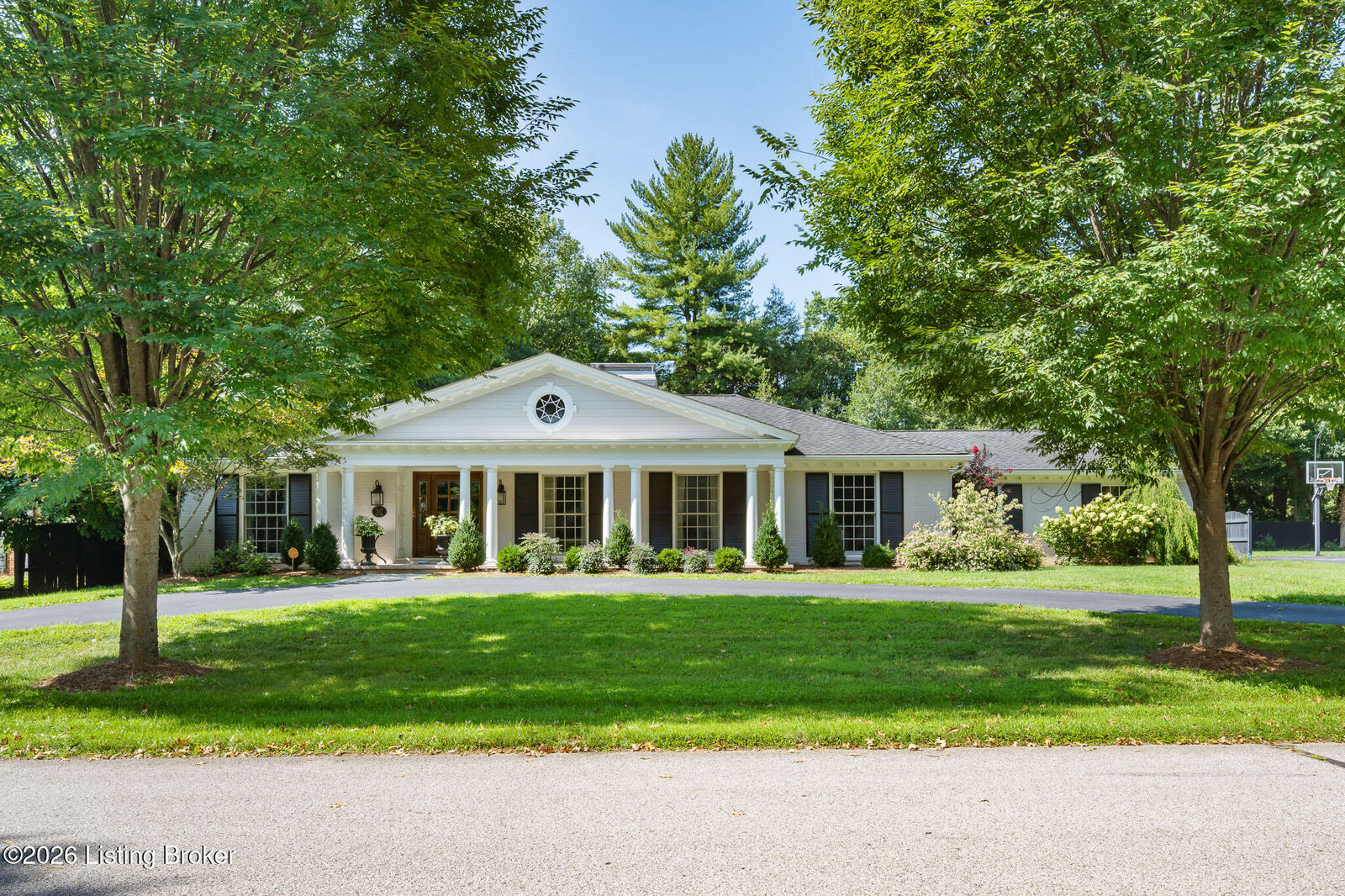 Property Photo: 2004 Starmont Rd KY 40207