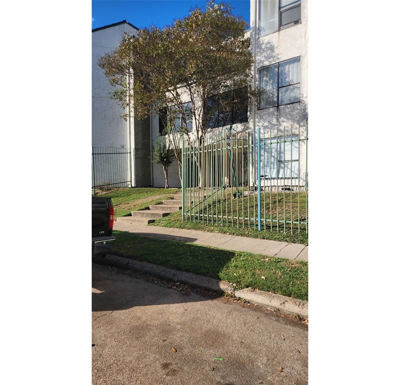 Property Photo: 2818 S Bartell Drive 7 TX 77054