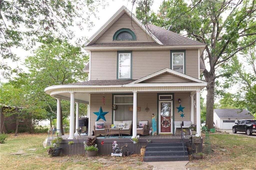 Property Photo:  825 Main Street  KS 67335 