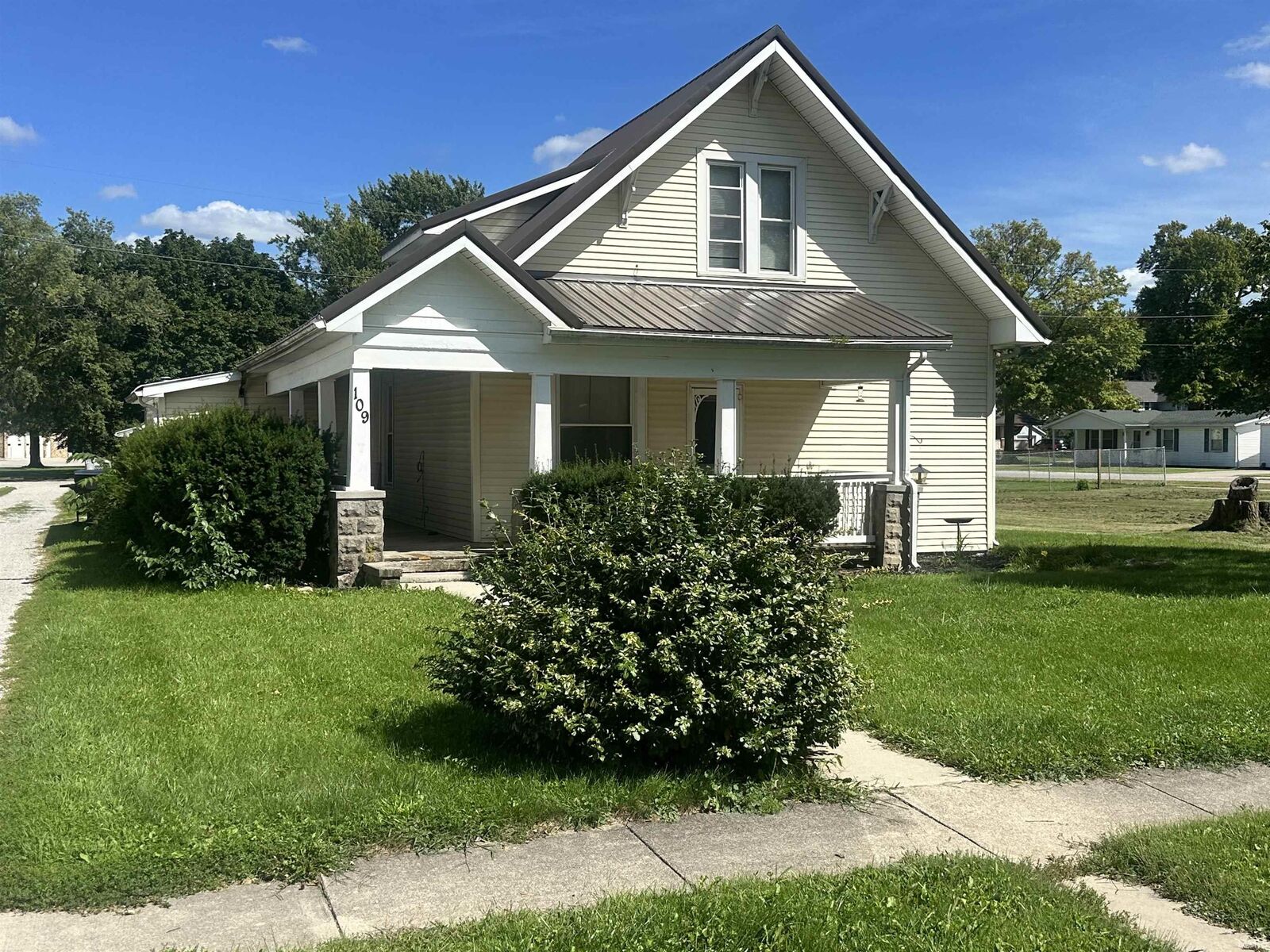 Property Photo:  109 Summit Street  IN 46773 