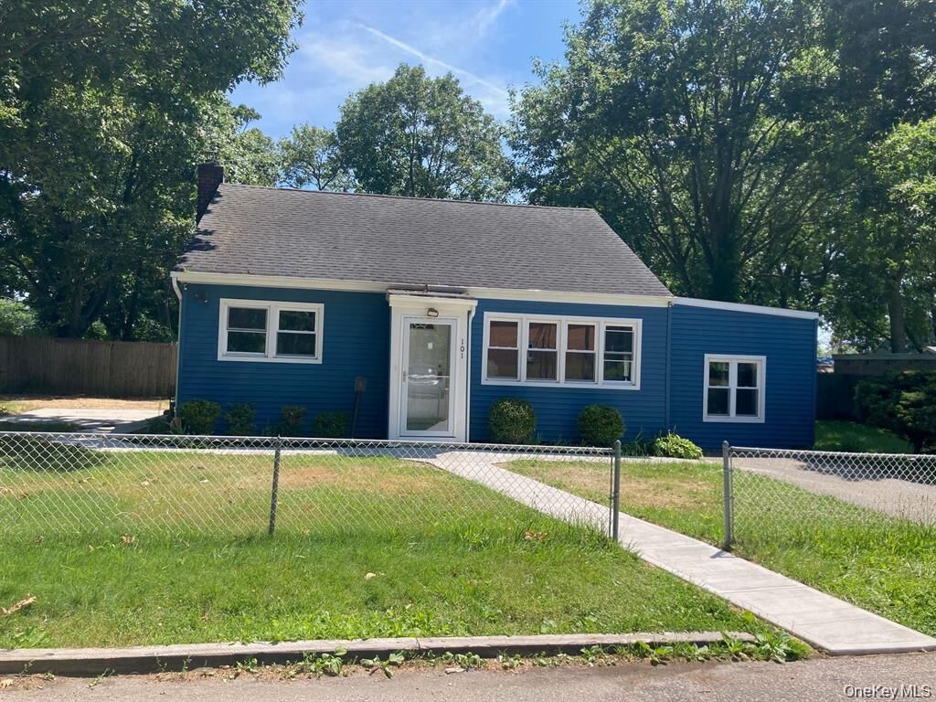 Property Photo:  101 48th Street  NY 11757 