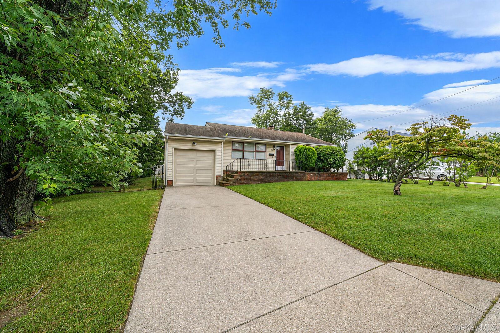 Property Photo:  42 Walton Street  NY 11717 