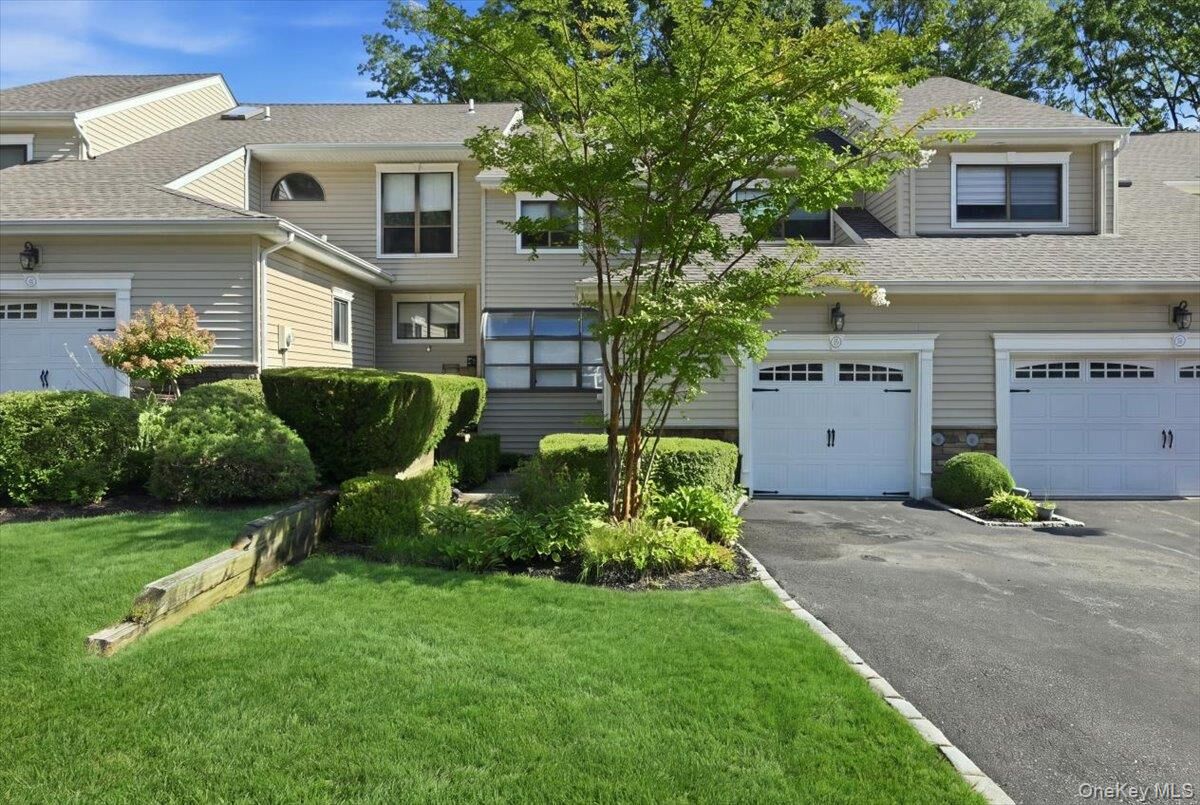 Property Photo:  49 Villas Circle  NY 11747 