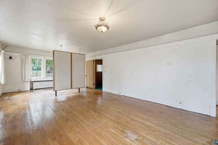 Property Photo:  2114 E 2nd St  MN 55812 