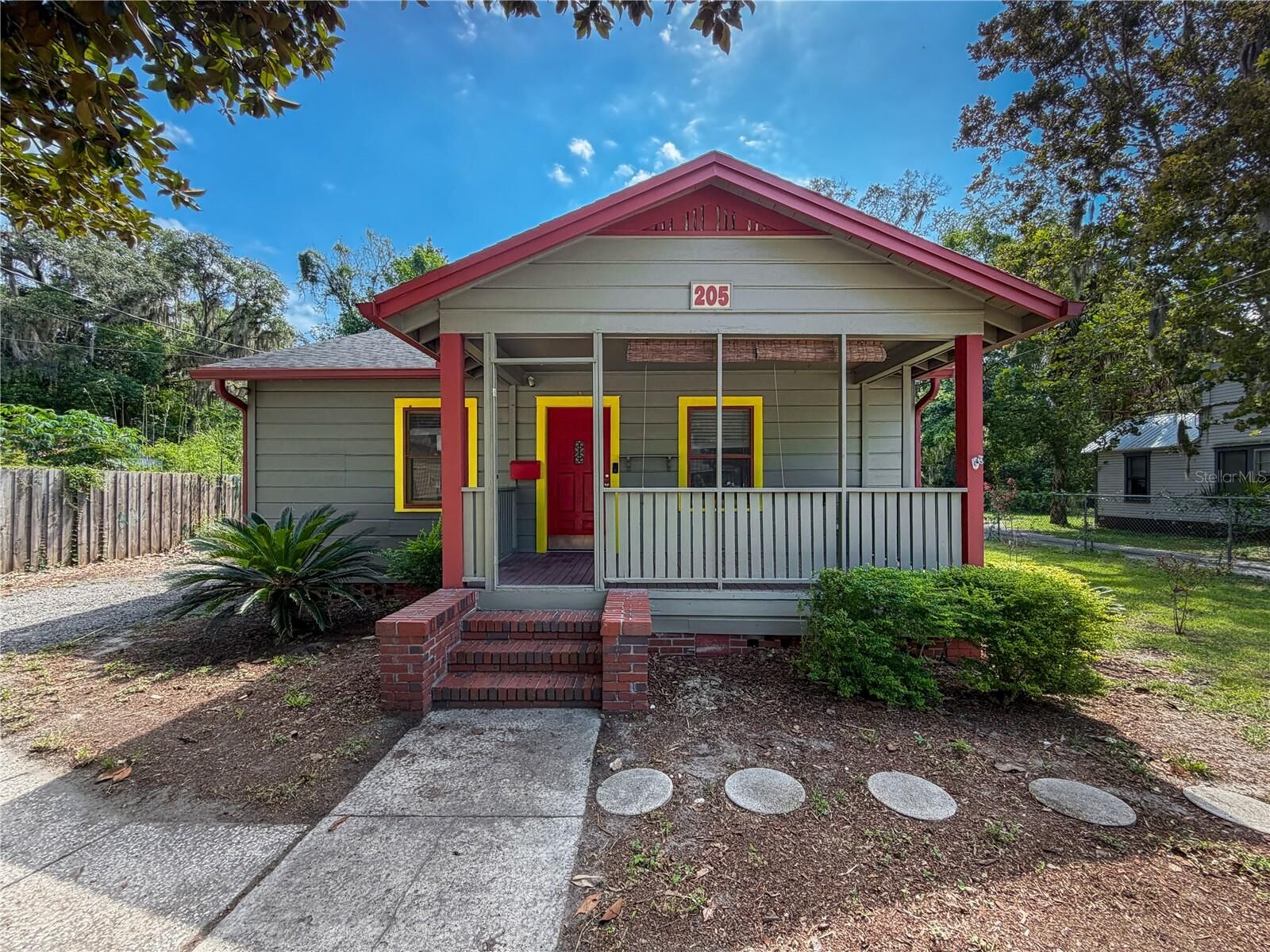 Property Photo: 205 NE 9th Street FL 32601