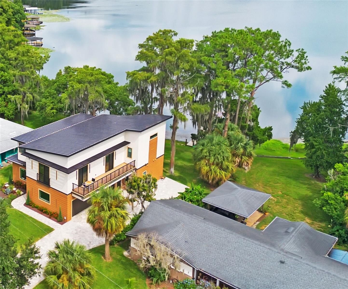 Property Photo: 2207 Kindel Avenue FL 32789