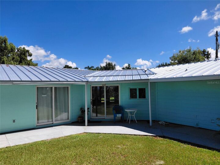 Property Photo: 1303 Club Lane FL 33857