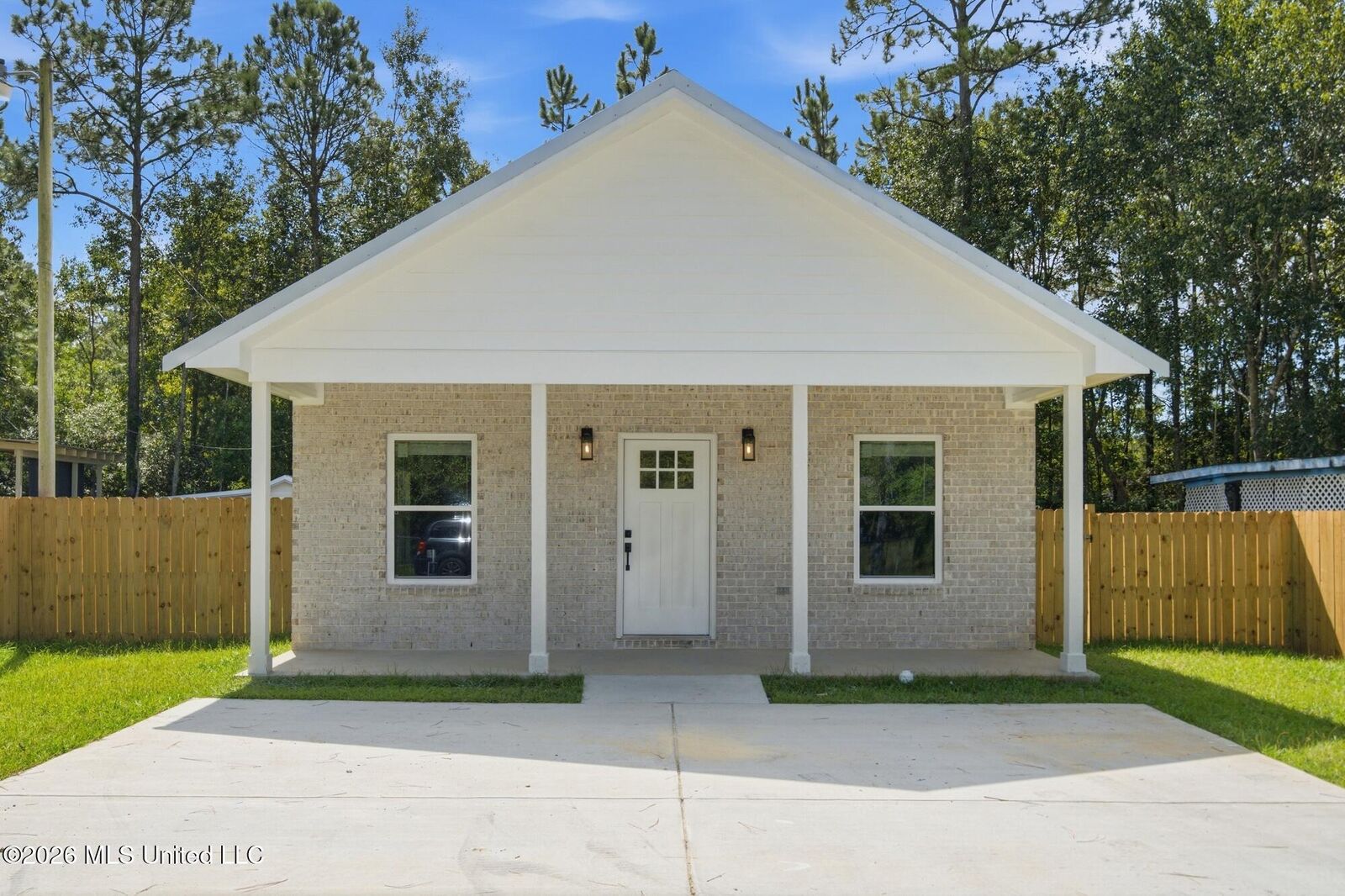 Property Photo:  1805 Broadmoor Drive  MS 39553 